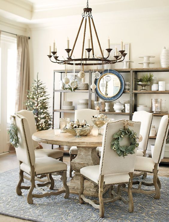 40+ Fabulous Christmas Dining Room Decorating Ideas - All About Christmas