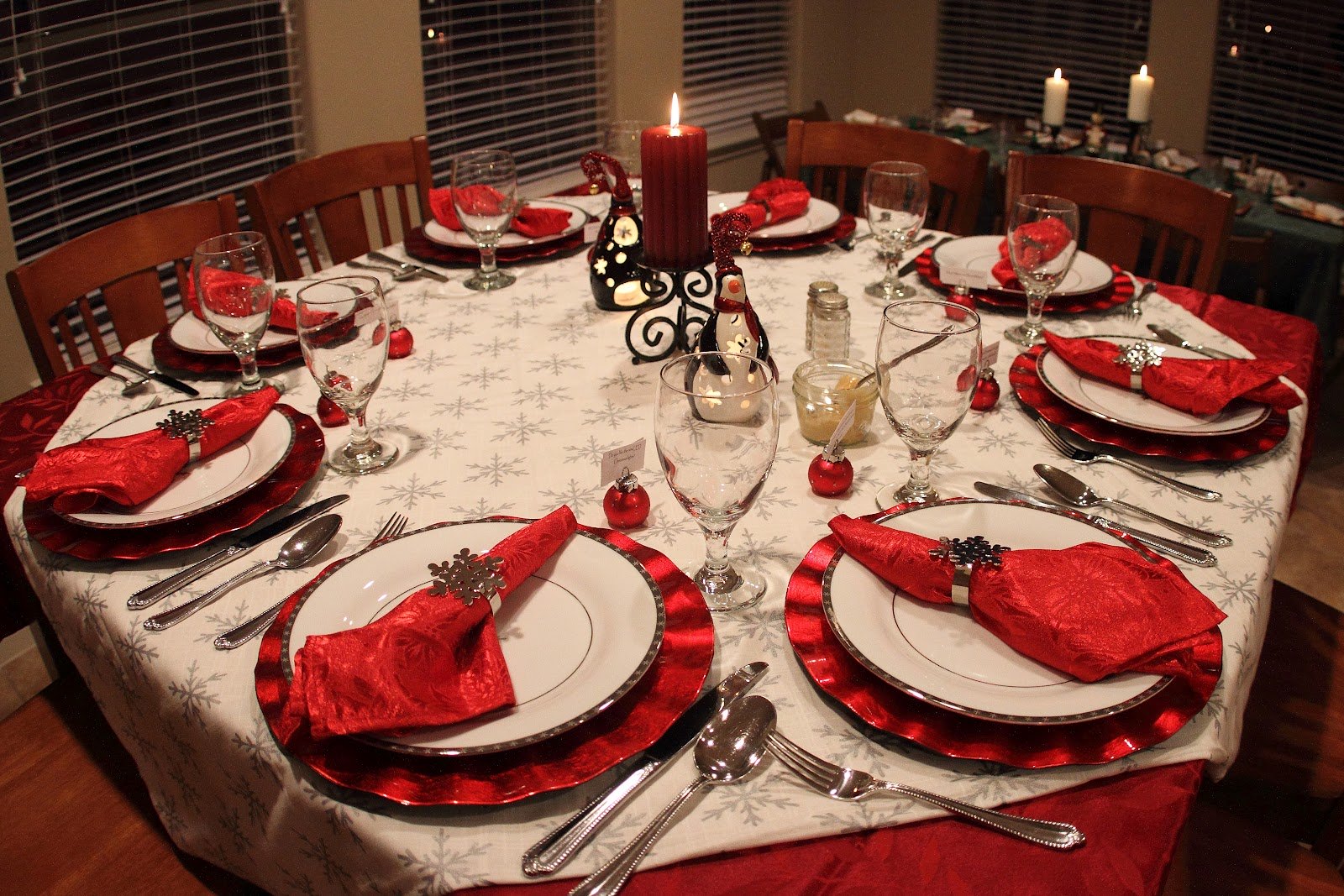 40 Christmas Dinner Table Decoration Ideas - All About Christmas