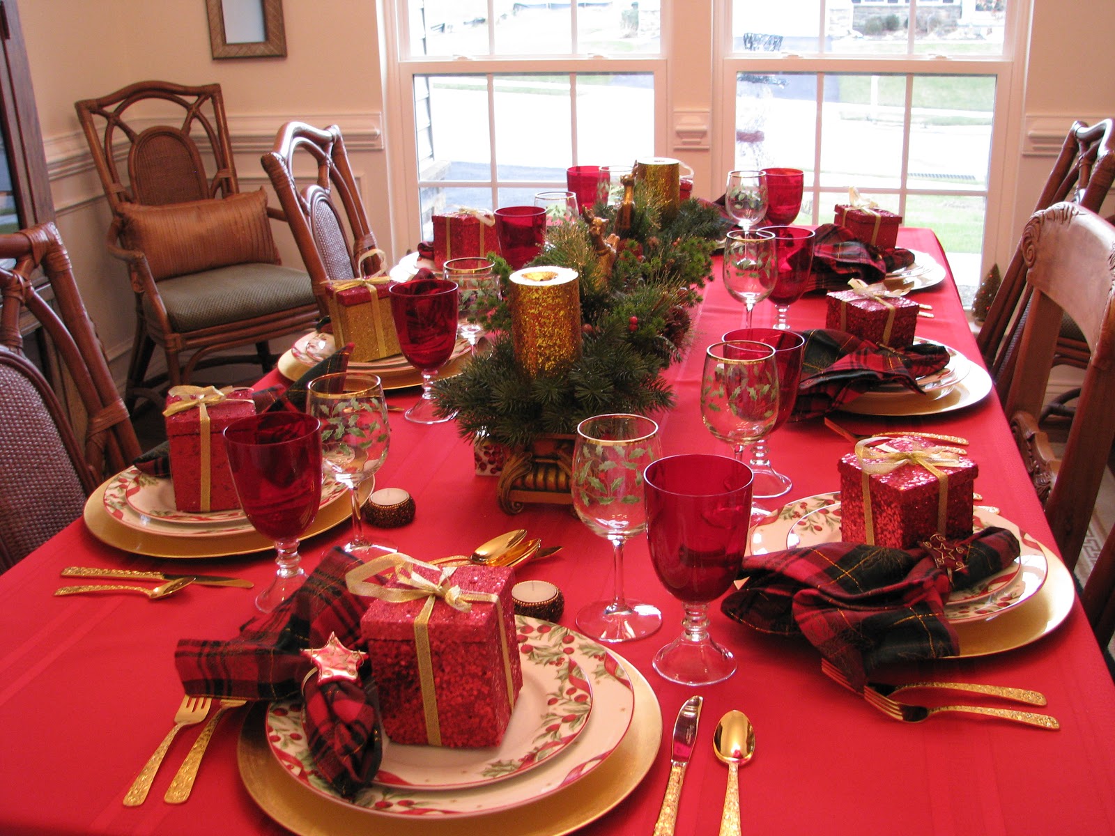 Dining Table Christmas Decorations Ideas