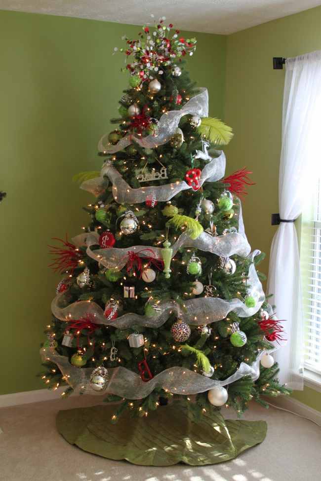 40 Fantabulous Christmas Ribbon Decoration Ideas - All About Christmas