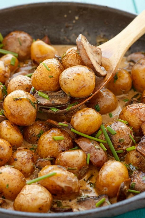 roasted-baby-potatoes-in-a-homemade-mushroom-sauce-mushrooms