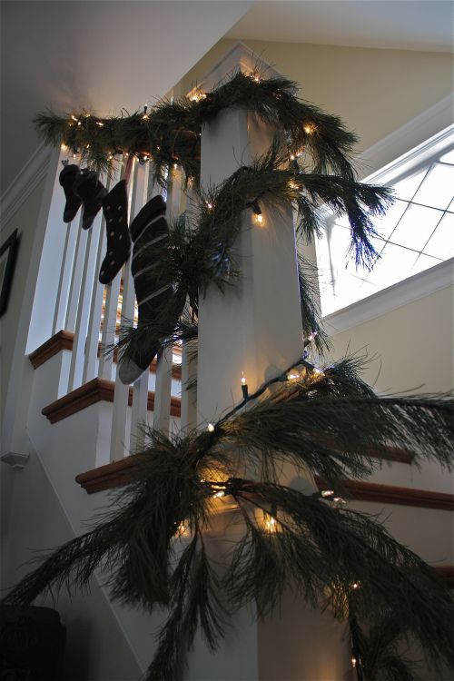Christmas-staircase-decorations