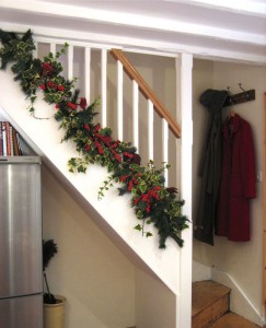 40+ Festive Christmas Banister Decorations Ideas – All About Christmas