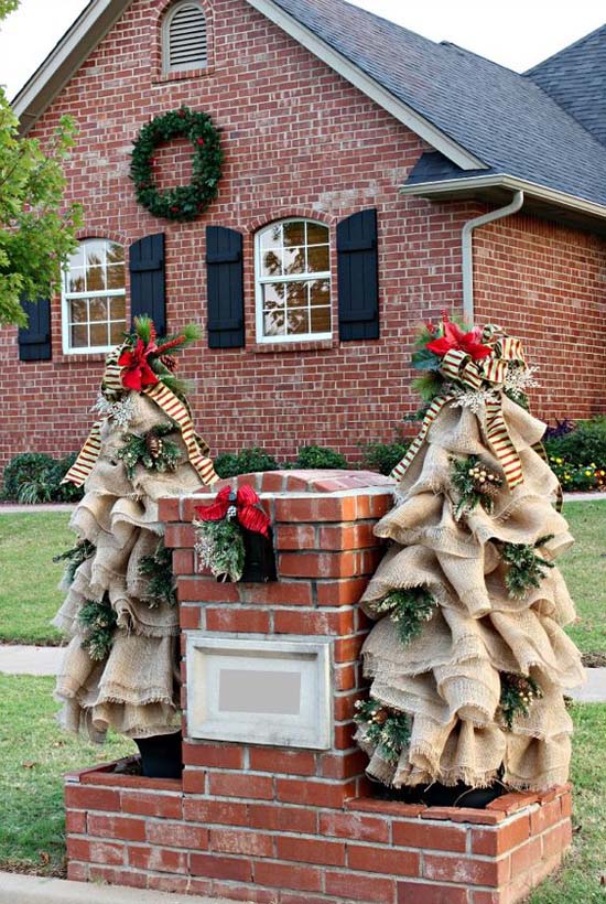 Yards Decorated For Christmas 