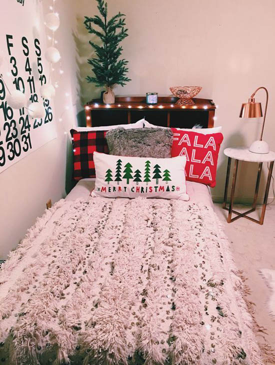 35 Mesmerizing Christmas Bedroom Decorating Ideas All