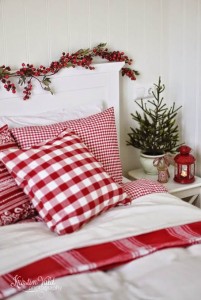 35 Mesmerizing Christmas Bedroom Decorating Ideas – All About Christmas