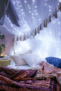 35 Mesmerizing Christmas Bedroom Decorating Ideas – All About Christmas