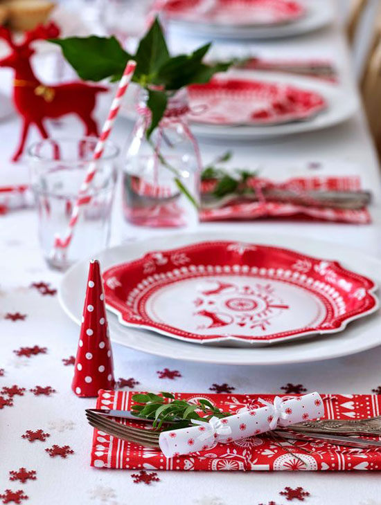 red-white-christmas-decorations-13