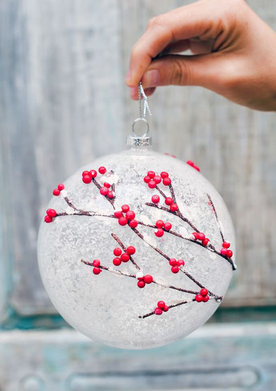 red-white-christmas-decorations-17