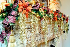 How to decorate a christmas garland 40 Interesting Christmas Garland Decoration Ideas – All About Christmas