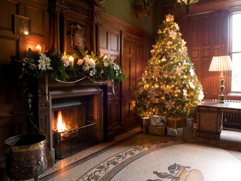 40 Fantastic Living Room Christmas Decoration Ideas – All About Christmas