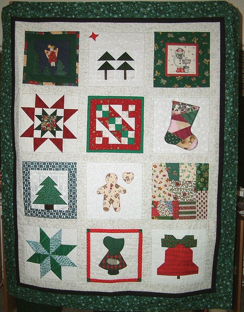 40 Mind-blowing Christmas Quilts To Own – All About Christmas