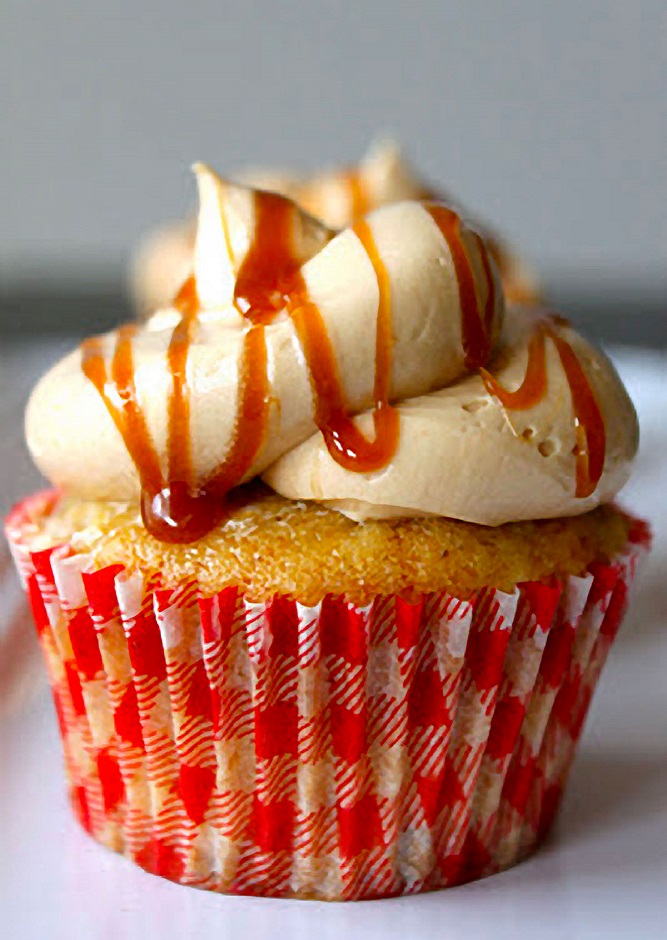 Apple-Cupcakes-with-Caramel-Buttercream