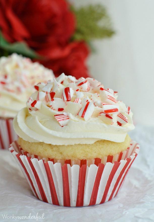 Candy-Cane-Christmas-Cupcakes