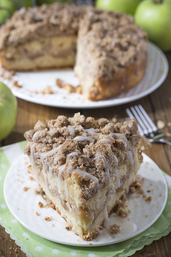 Cinnamon-Apple-Crumb-Cake